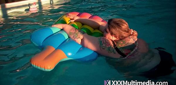  SSBBW Ivy Davenport Stuck In A Pool Inflatable